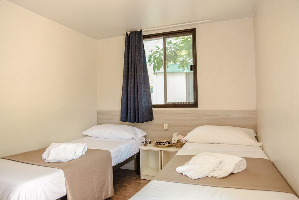 Economy Bungalow (2 Adults) - Guestroom