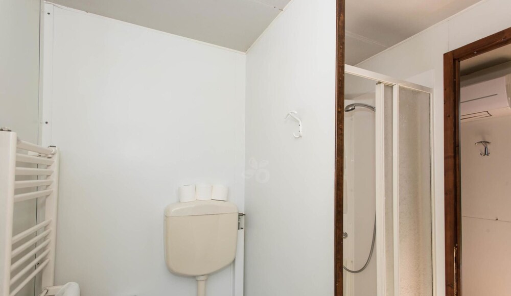 Bungalow (4 Adults) - Bathroom