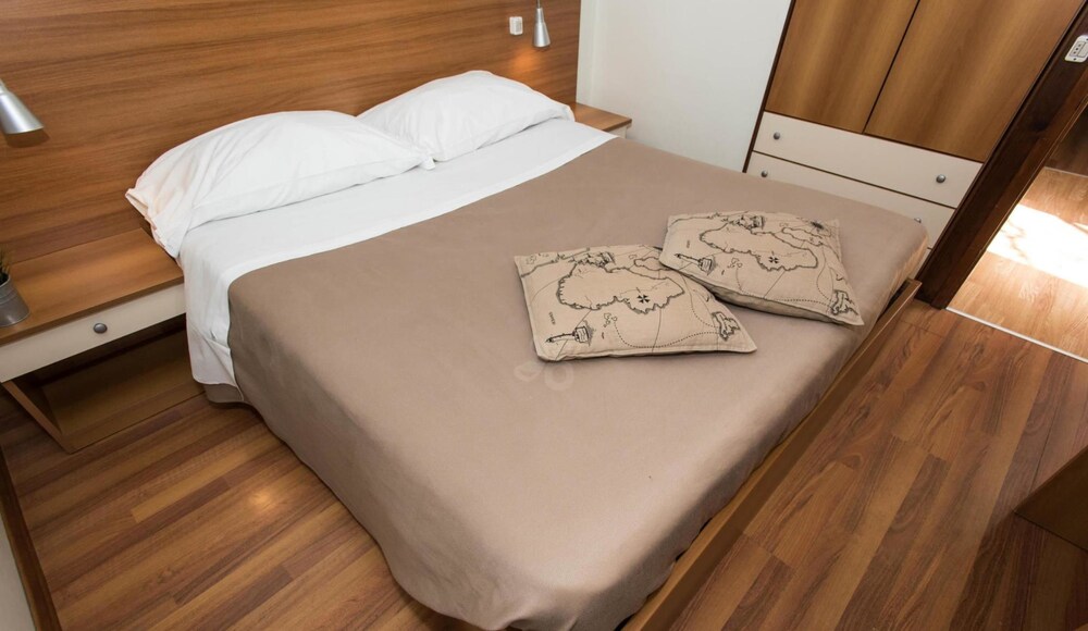 Bungalow (4 Adults) - Guestroom