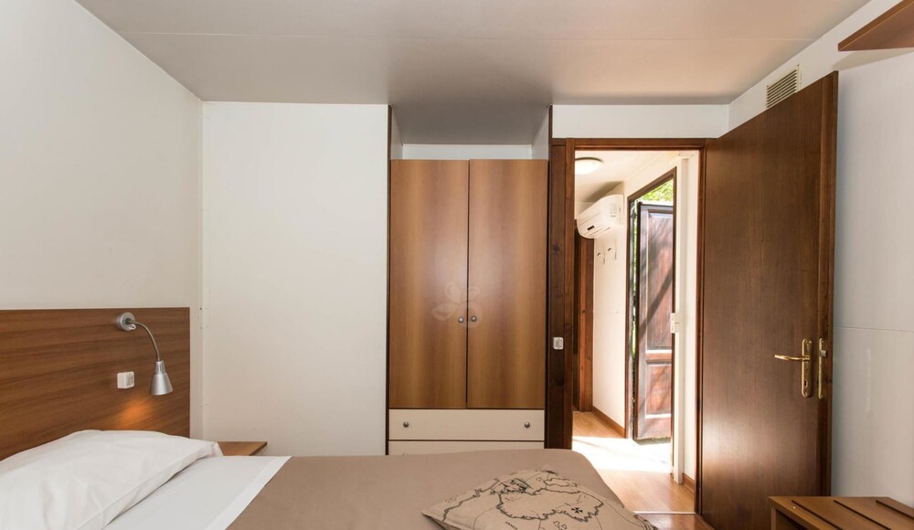 Bungalow (4 Adults) - Guestroom