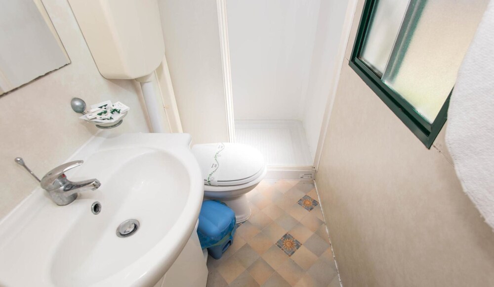 Superior Bungalow - Bathroom