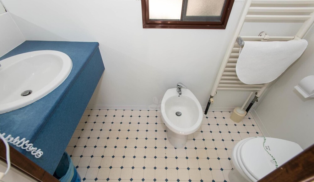 Bungalow (4 Adults) - Bathroom