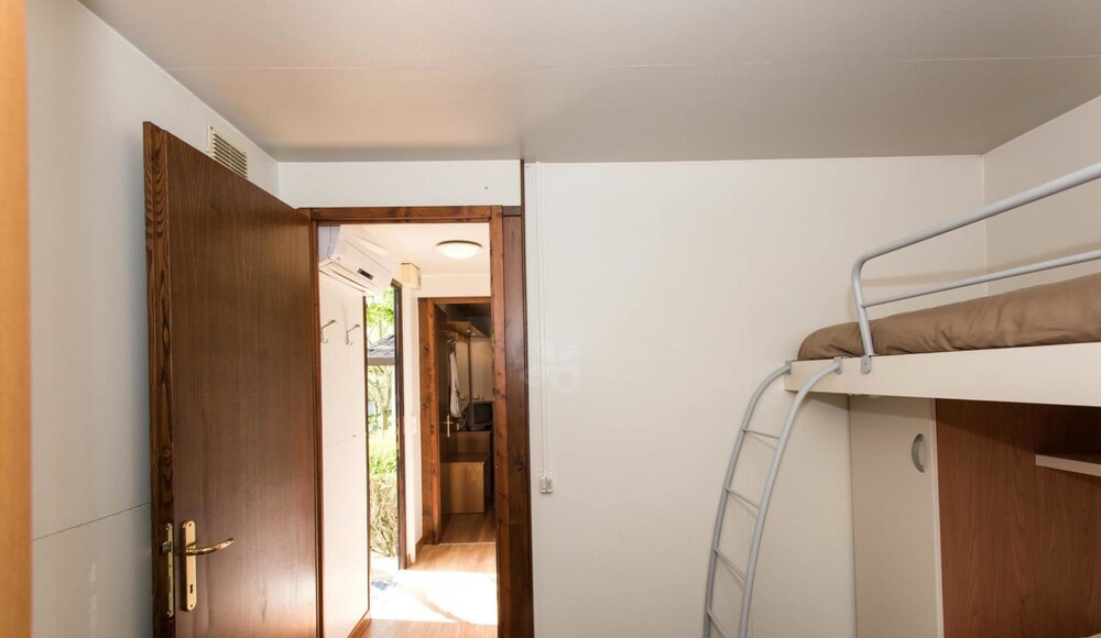 Bungalow (4 Adults) - Guestroom