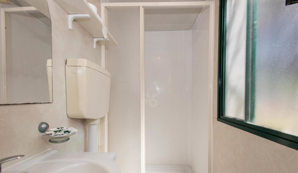 Superior Bungalow - Bathroom