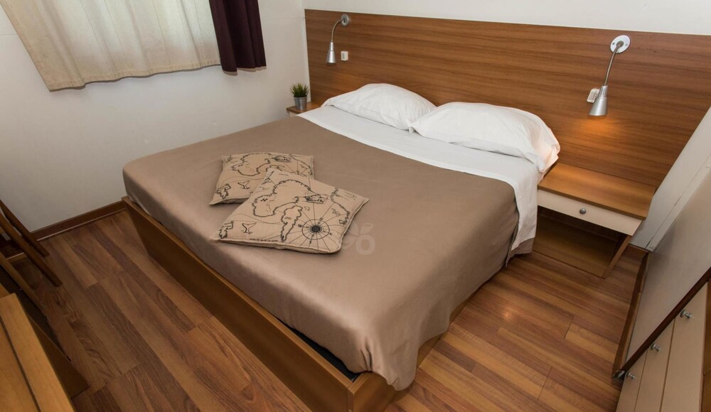 Bungalow (4 Adults) - Guestroom