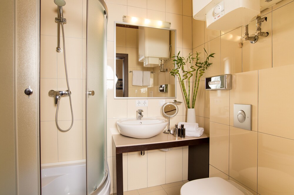 Classic Room - Bathroom
