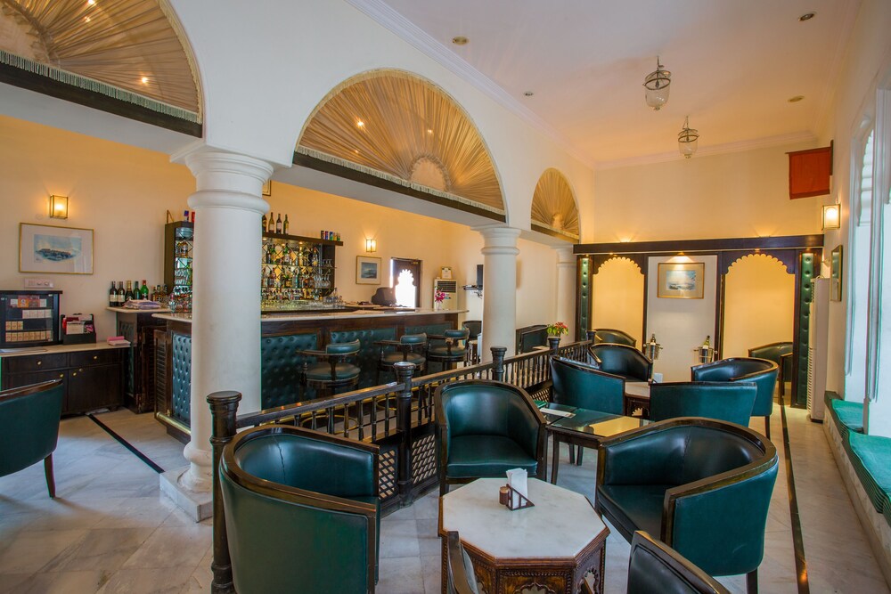 Hotel Bar