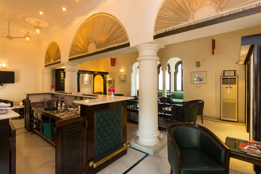 Hotel Bar