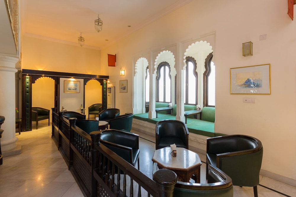 Hotel Lounge