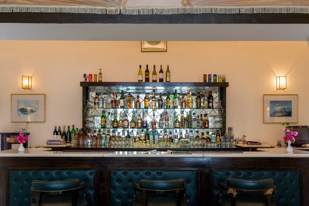 Hotel Bar