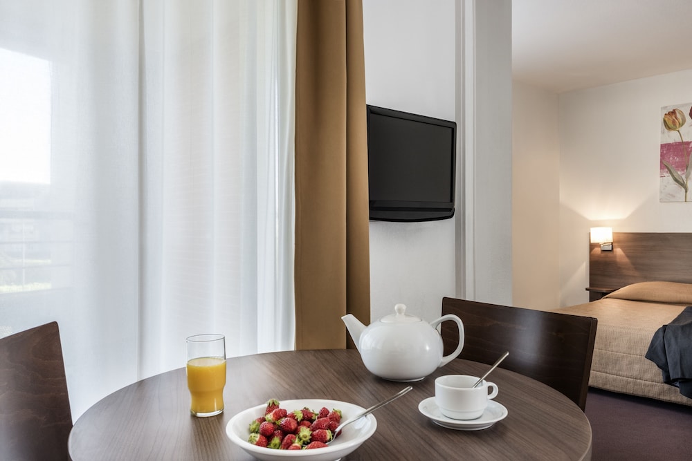 Apartment, 2 Double Beds (double bed) - Guestroom
