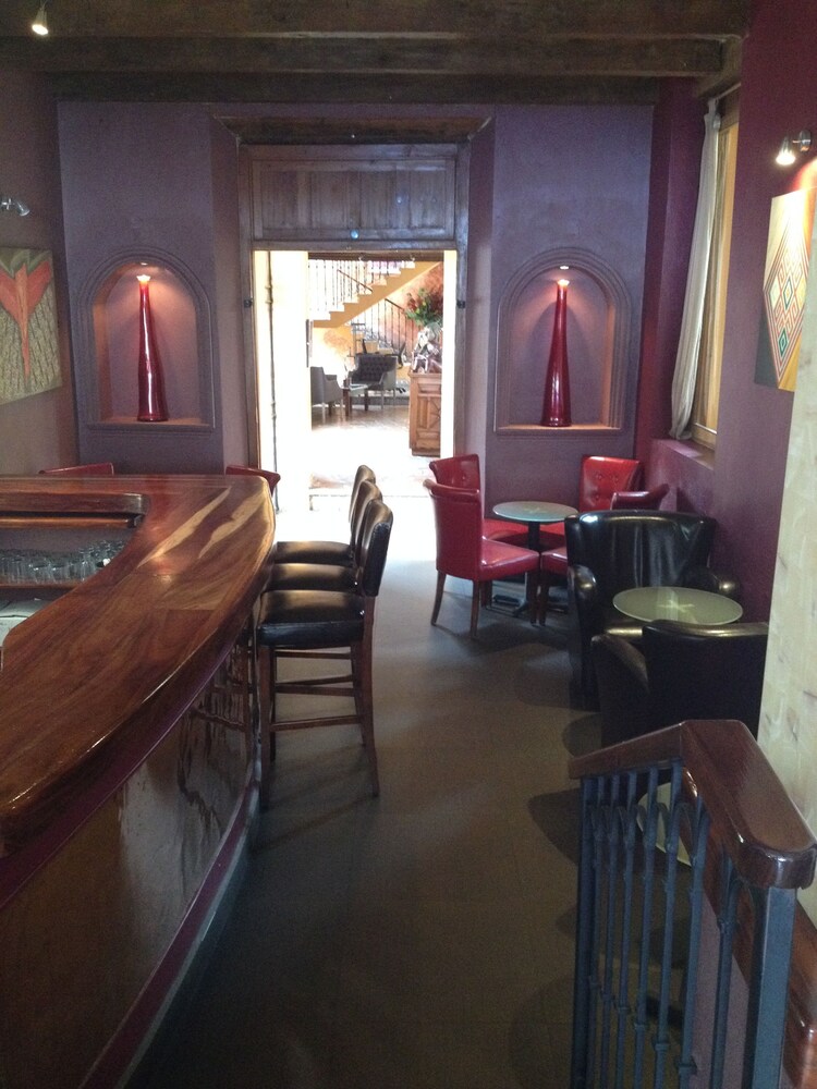Hotel Bar