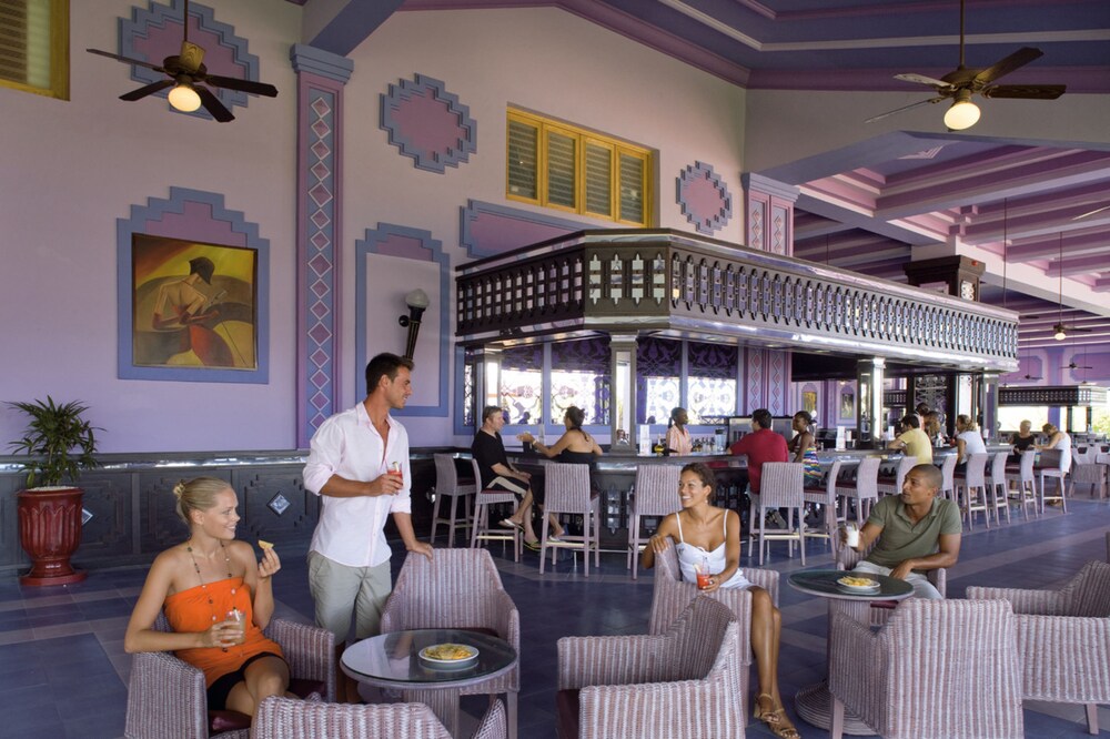 Hotel Bar