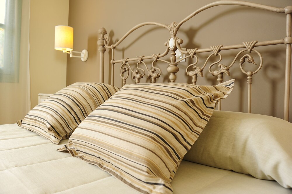 Standard Double Room - Guestroom
