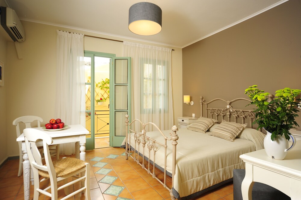 Standard Double Room - Guestroom