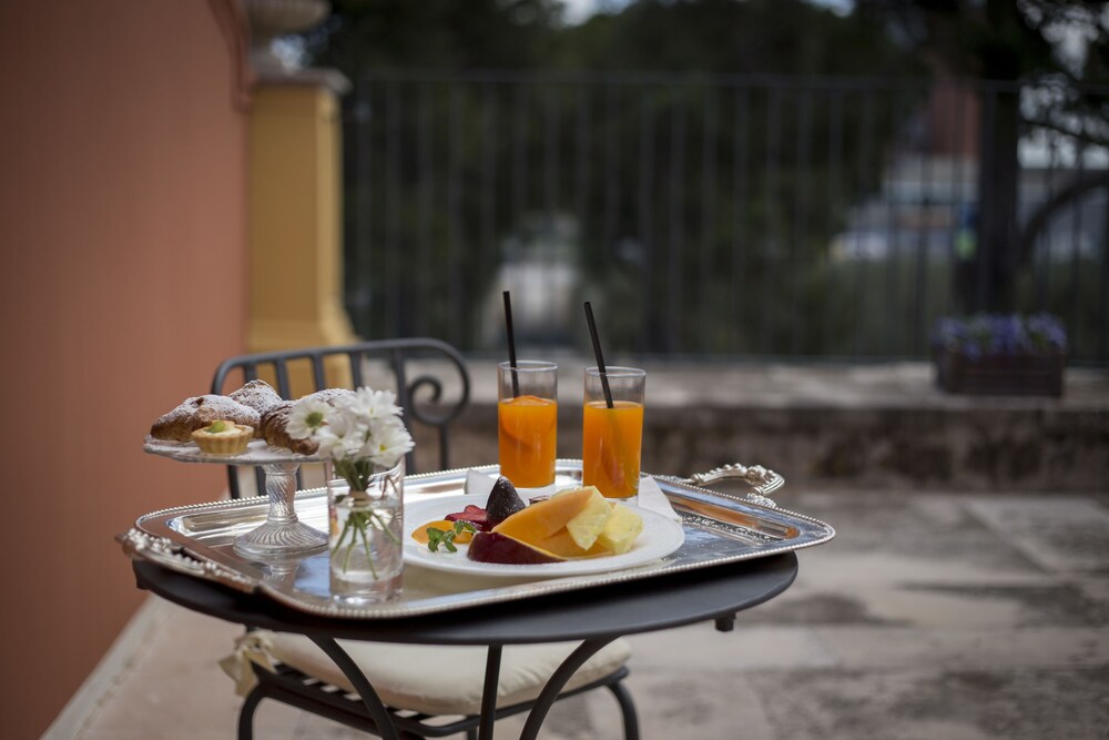 Room Service - Dining