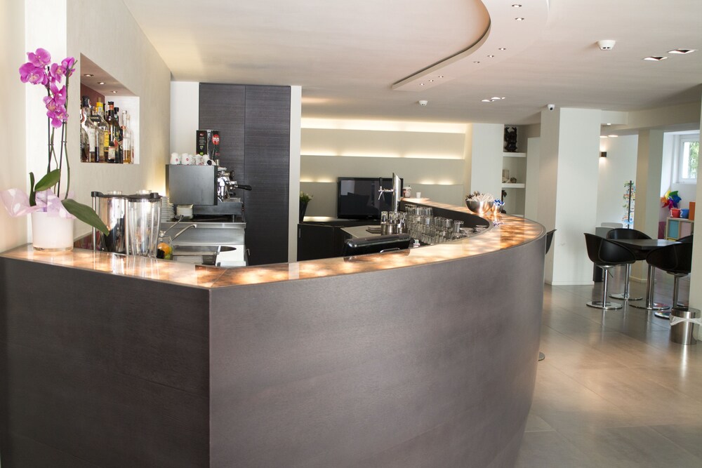 Hotel Bar