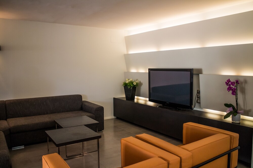 Hotel Lounge