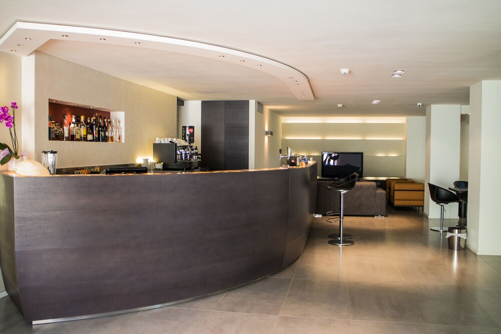 Hotel Lounge