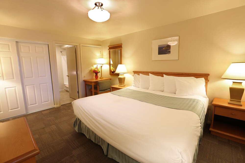 Suite, 3 Bedrooms, 2 Bathrooms - Guestroom