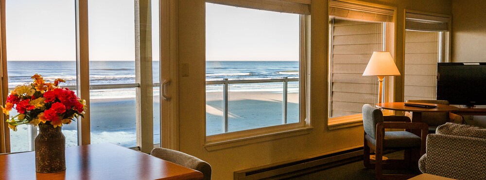 Suite, 3 Bedrooms, 2 Bathrooms - Guestroom View