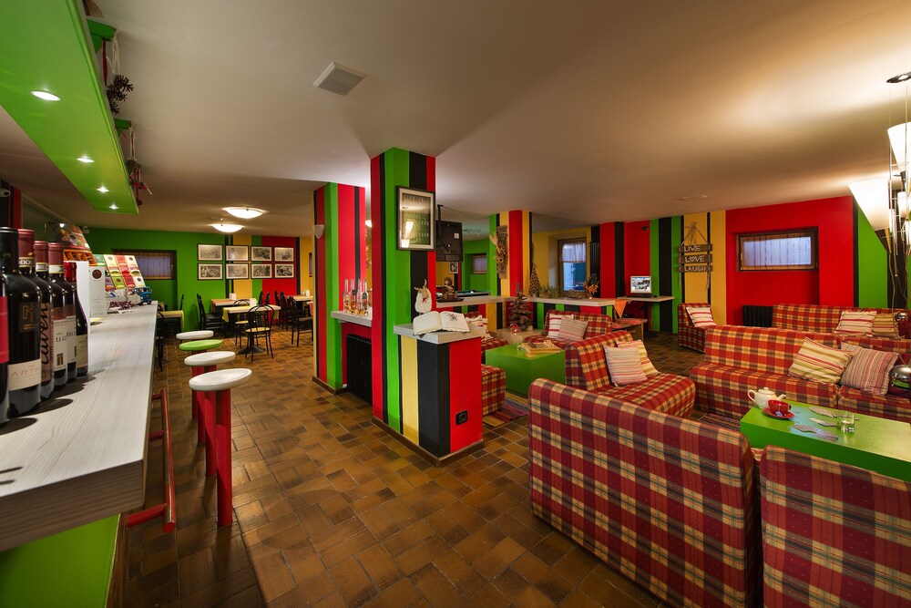 Hotel Bar