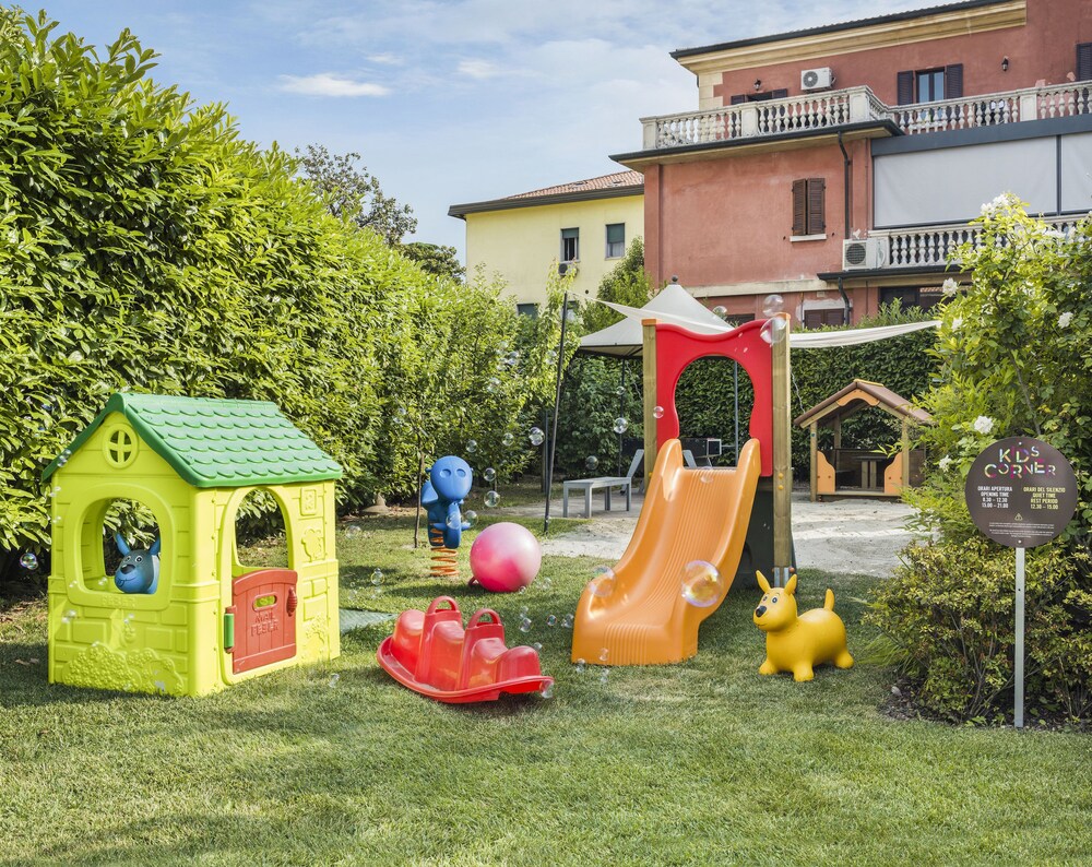 Childrens Play Area - Outdoor