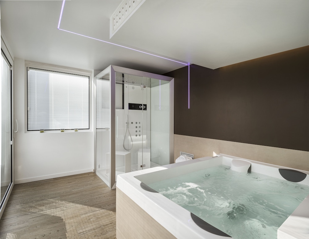 Jetted Tub