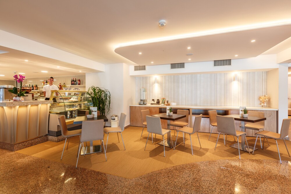 Hotel Bar