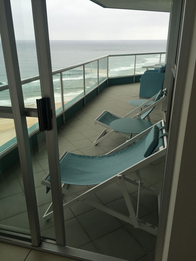 3 Bedrooms Apartment - Balcony