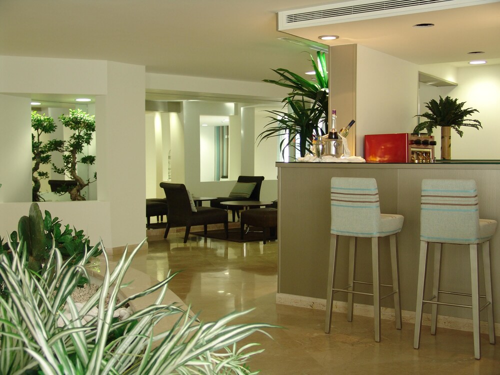 Hotel Bar