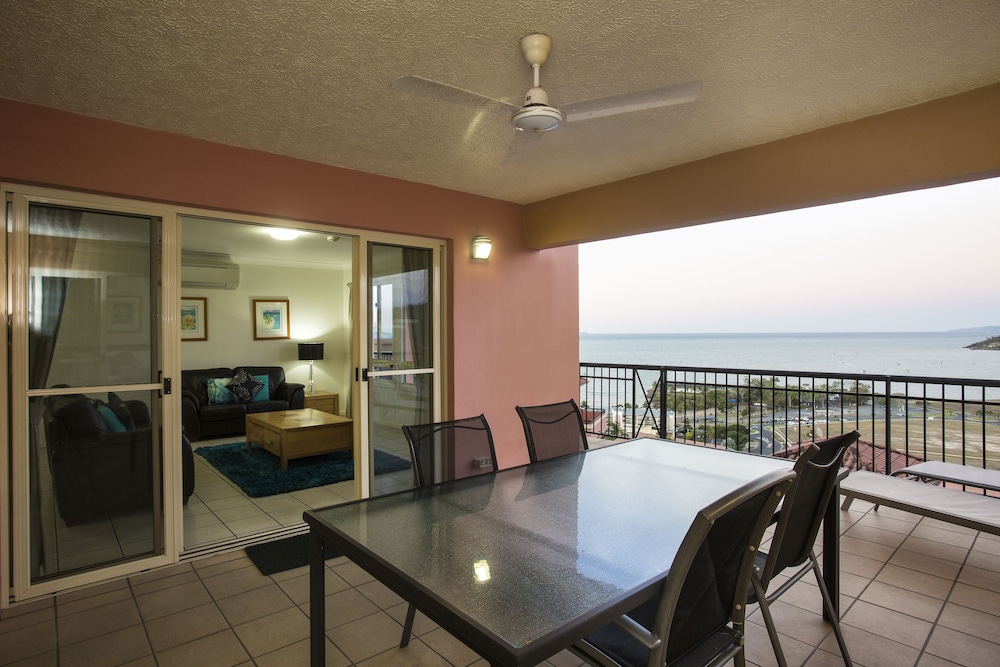 3 Bedroom Split Level Penthouse With Spa - Terrace/Patio