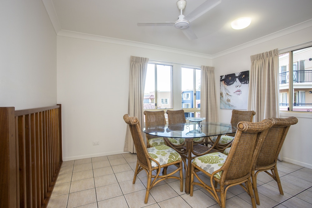 Luxury Penthouse, 3 Bedrooms - In-Room Dining