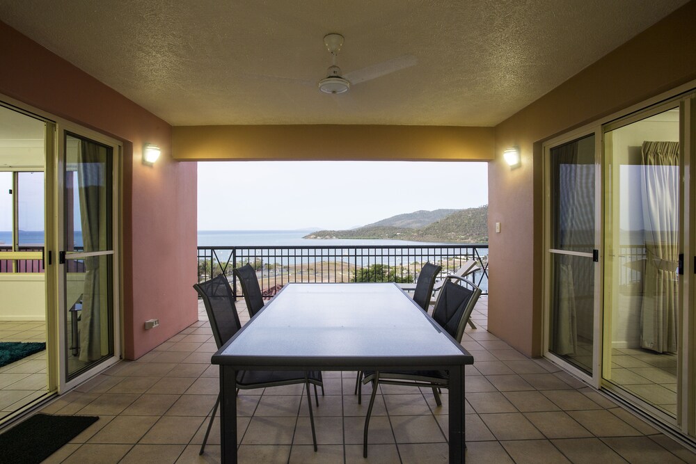 3 Bedroom Split Level Penthouse With Spa - Terrace/Patio