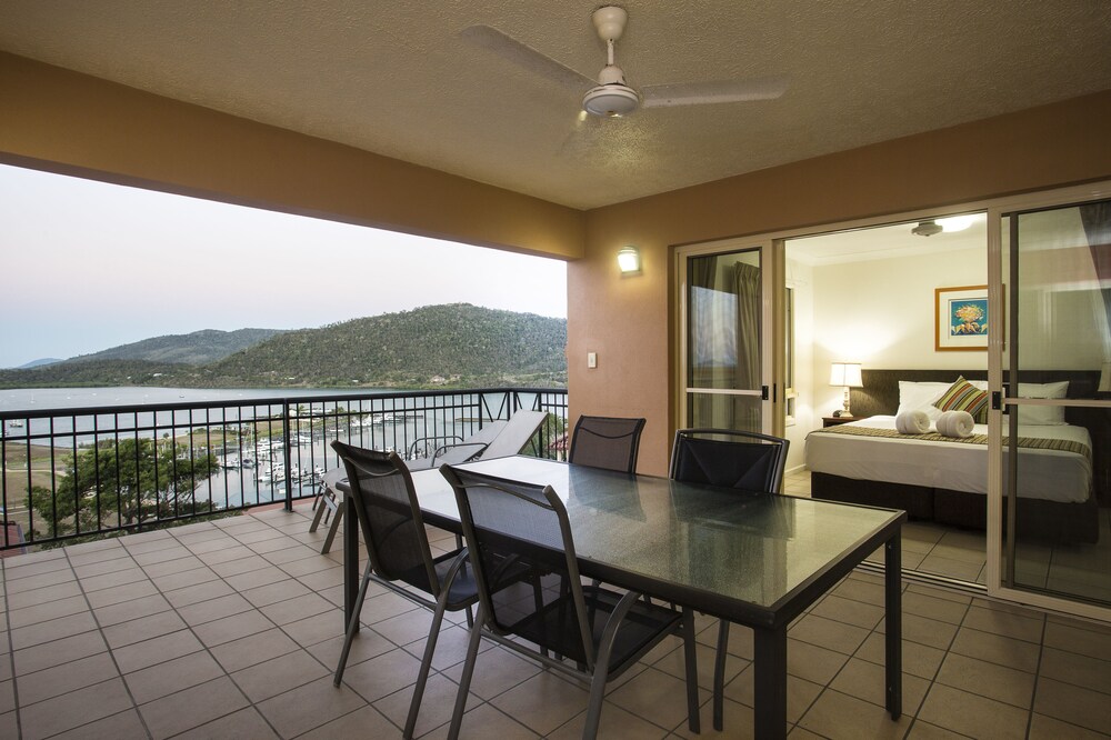 3 Bedroom Split Level Penthouse With Spa - Balcony