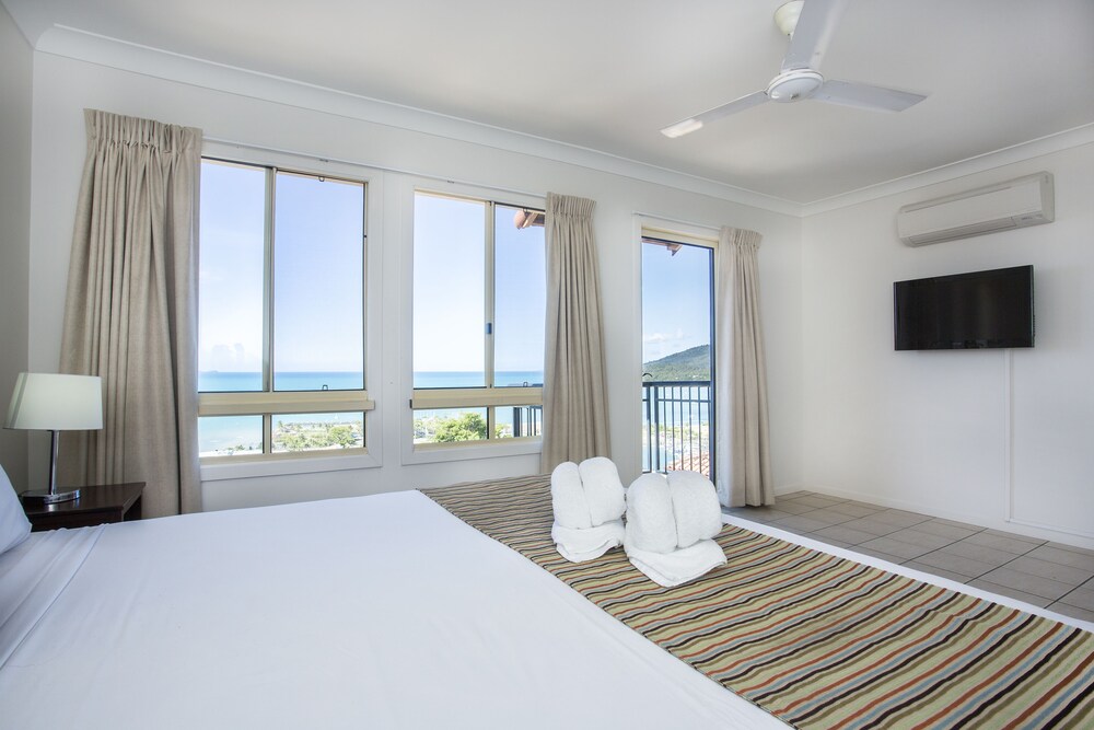 3 Bedroom Split Level Penthouse With Spa - Guestroom View