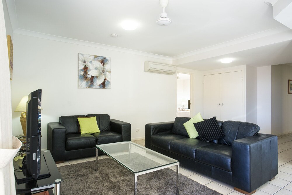 Deluxe Apartment, 2 Bedrooms - Living Area