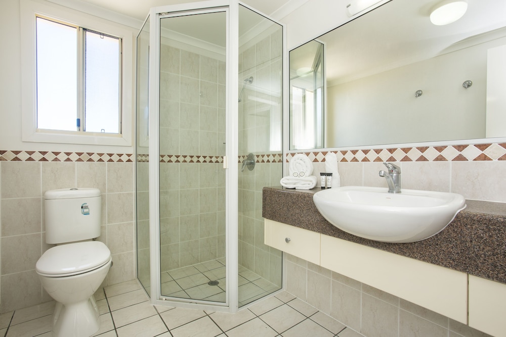 Executive Suite - Bathroom