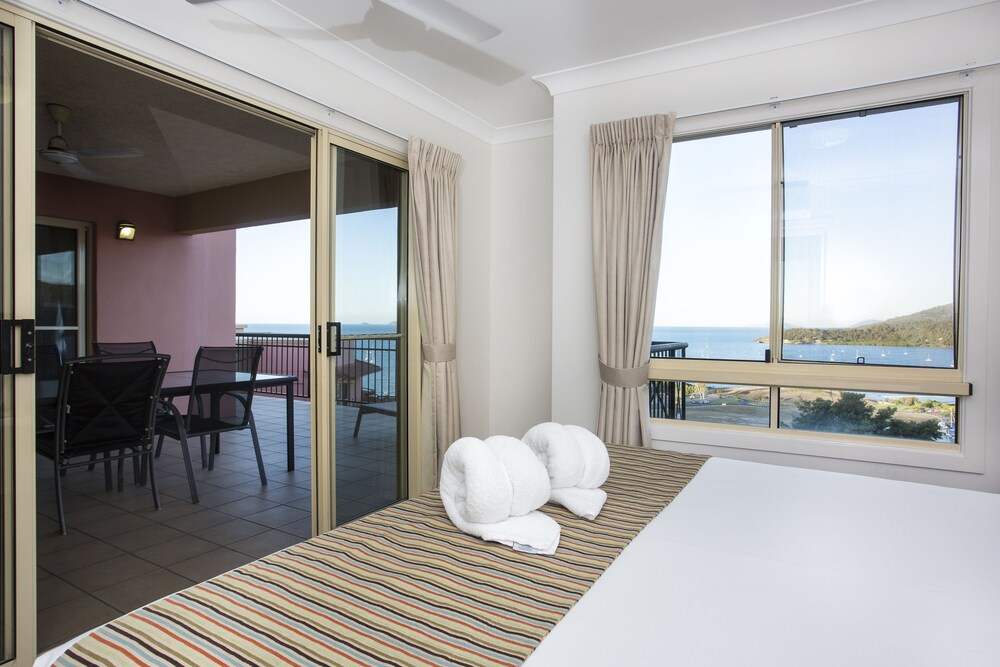 3 Bedroom Split Level Penthouse With Spa - Guestroom View