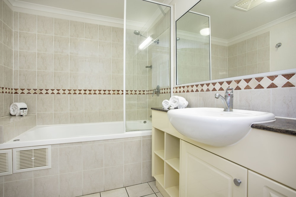 2 Bedroom Penthouse, 1 Bathroom - Bathroom Sink