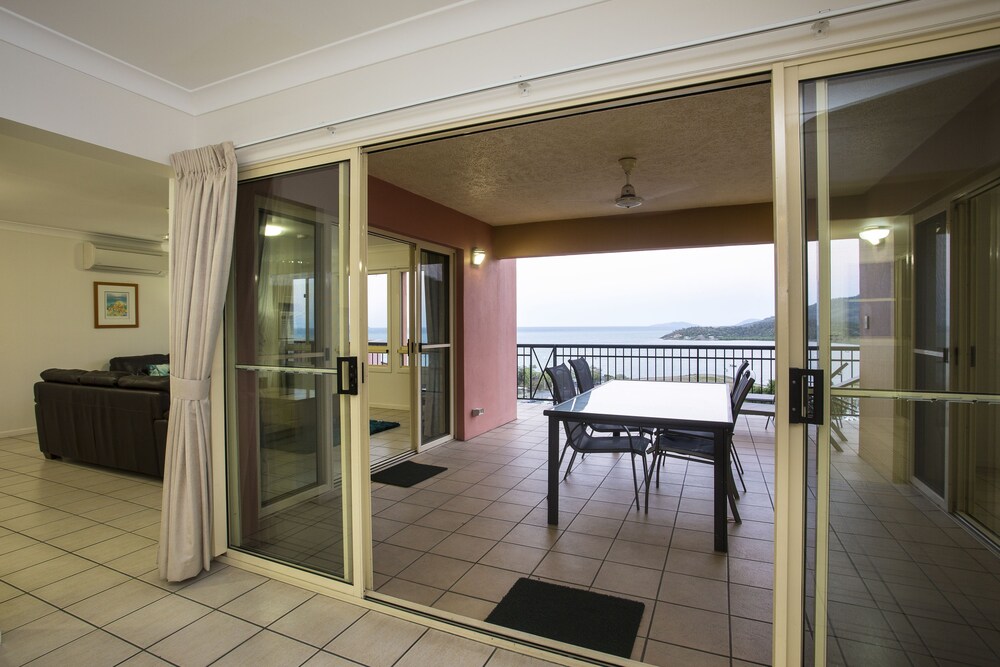 3 Bedroom Split Level Penthouse With Spa - Terrace/Patio