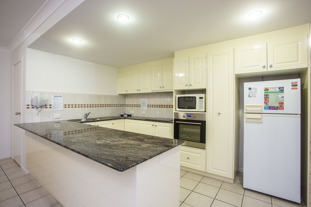3 Bedroom Split Level Penthouse With Spa - In-Room Kitchen