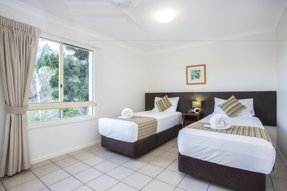 2 Bedroom Split Level Penthouse With Spa Bath - Guestroom