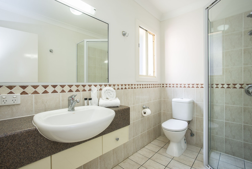 1 Brm Split Level P'house - Bathroom Shower