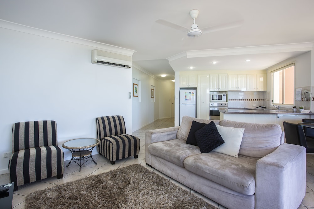Deluxe Apartment, 2 Bedrooms - Living Area