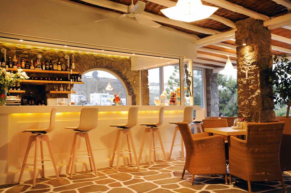 Hotel Bar