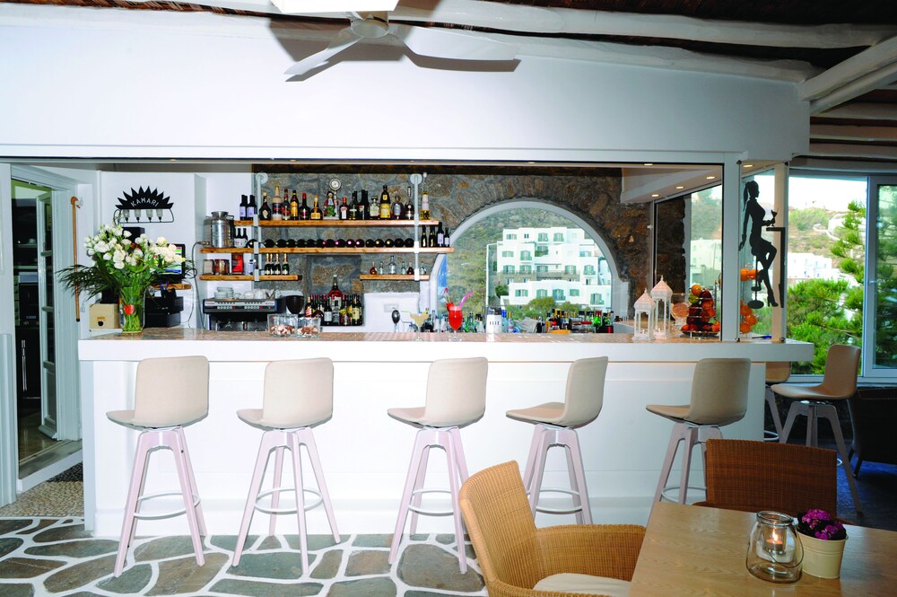 Hotel Bar