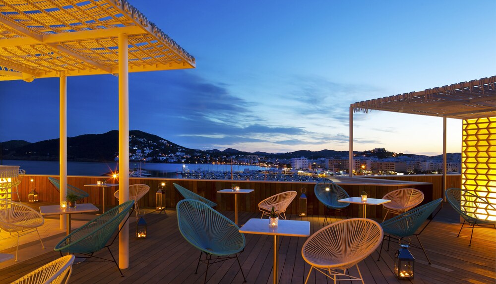 Hotel Bar