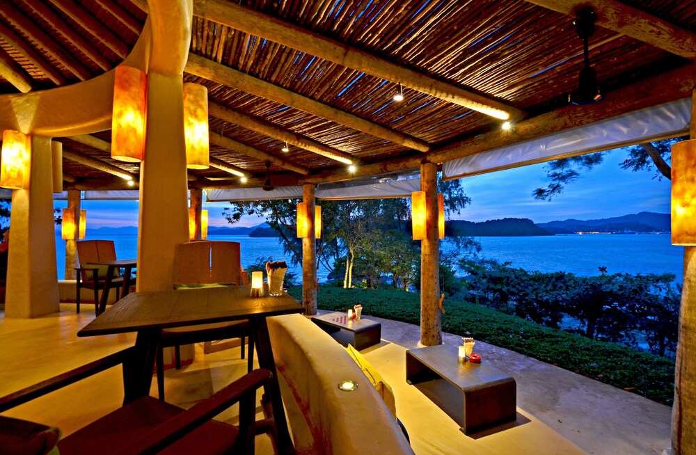 Hotel Lounge
