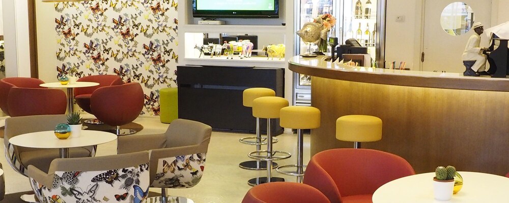 Hotel Bar